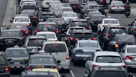 Limeños están a favor de aplicar el régimen 'pico y placa' para aliviar la congestión vehicular. (Archivo El Comercio)