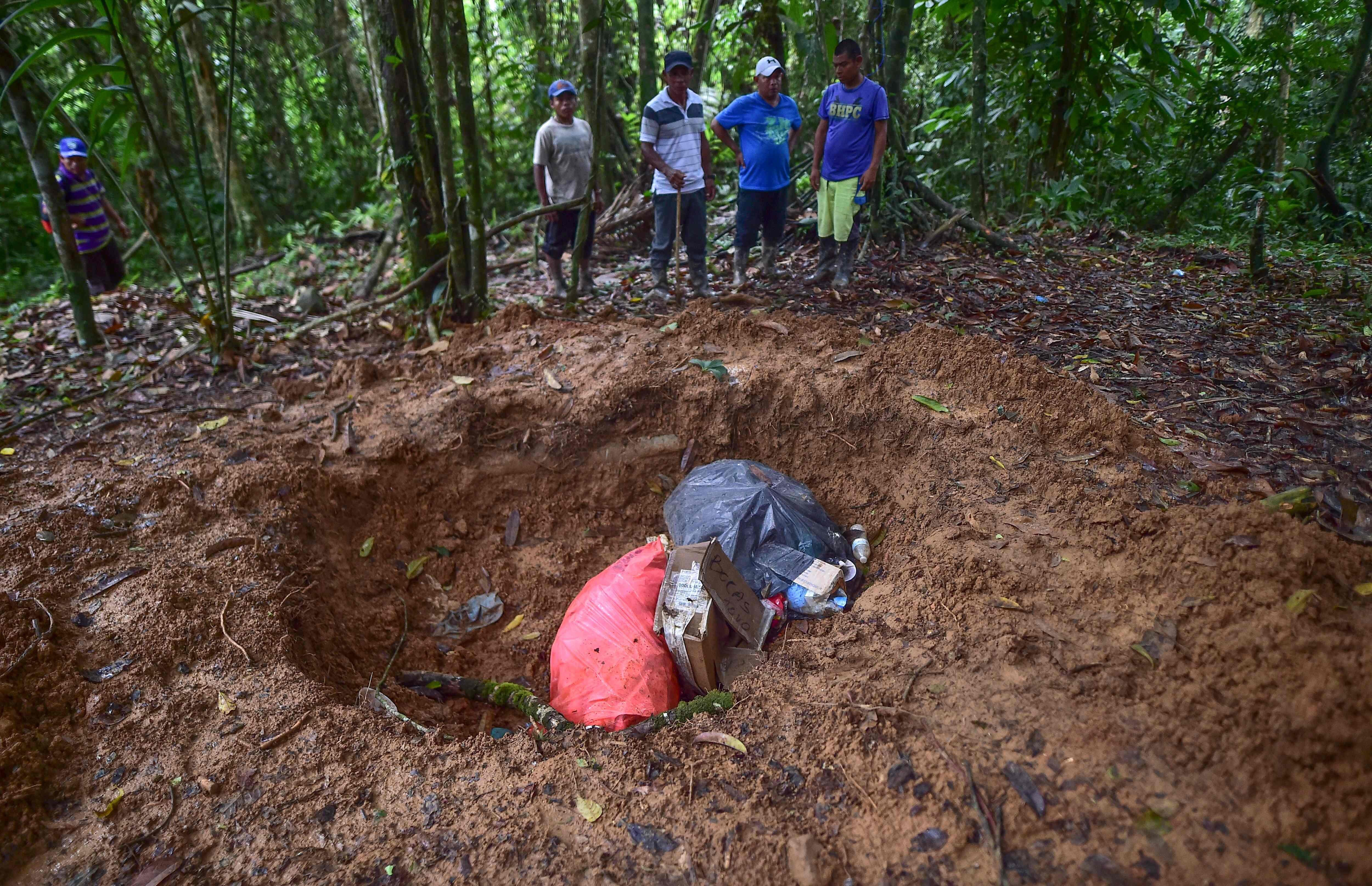 El 14 de enero la policía panameña halló los cuerpos de seis niños y una mujer embarazada enterrados en una fosa común. (AFP)