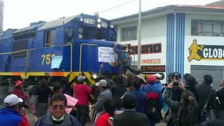 Cusco: maestros bloquearon tren que se dirigía a Puno