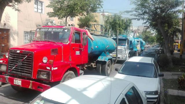 Corte de agua: camiones cisterna abastecen a vecinos [FOTOS] - 6