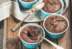 Brownie en taza al microondas, un delicioso postre para tus niños