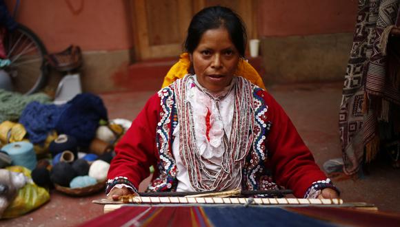Alicia Pérez Chicchi es la peruana que suma en la región de Cusco al realizar algunos de los textiles más increíbles que guardan un legado de generación en generación. (Foto: Hugo Curotto GEC)
