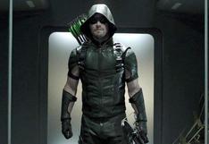 Arrow: Oliver Queen enfrentará a Damien Darhk no solo como Green Arrow