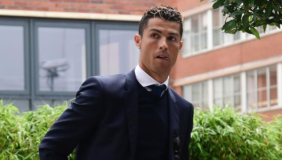 Cristiano Ronaldo acudió en horas de la mañana a los tribunales para testificar acerca del presunto delito en el cual estaría involucrado. A su salida decidió no conversar con la prensa. (Foto: AFP)