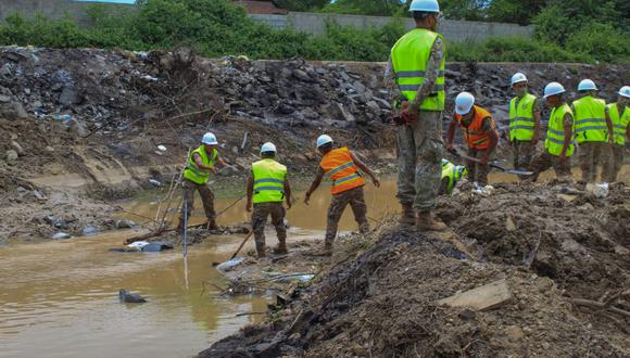 Militares usaron diversas herramientas para desmontar los caminos ilegales (Foto: Ejército del Perú)