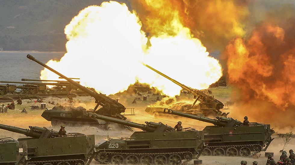 Tanques de Corea del Norte abren fuego real durante los entrenamientos militares por los 85 a&ntilde;os del Ej&eacute;rcito de ese pa&iacute;s. (Reuters).