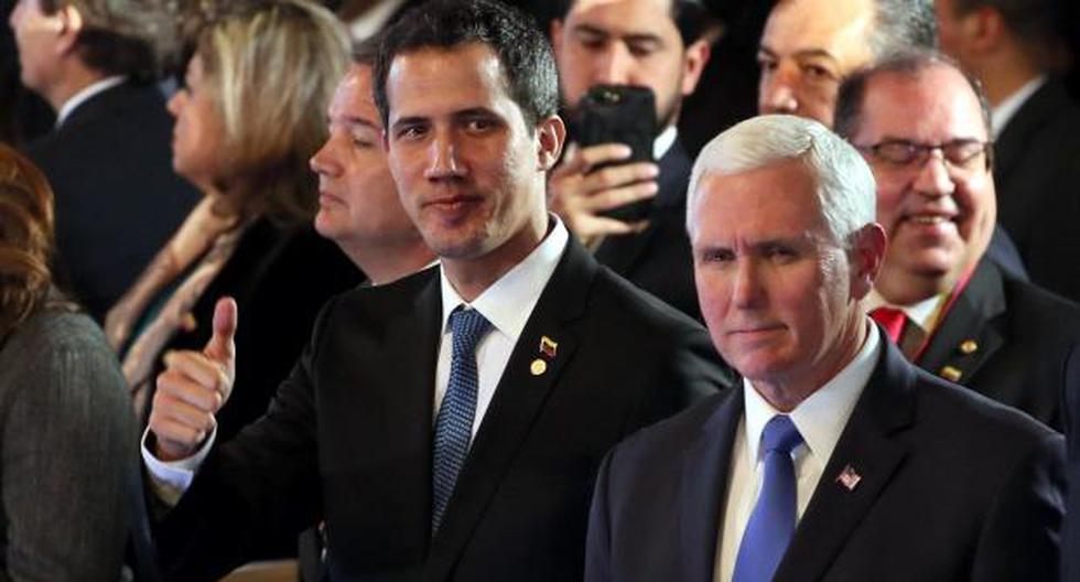 Mandatario interino de Venezuela, Juan Guaidó, saluda junto al vicepresidente de EE.UU., Mike Pence, durante el inicio de una reunión en la cumbre del Grupo de Lima. (Foto: EFE)