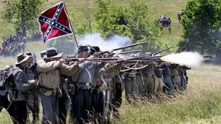 ¿Por qué se sigue ondeando la bandera confederada en EE.UU.?