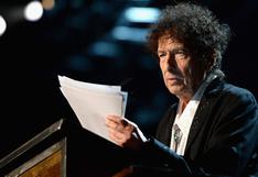 A puño y letra de un robot: Bob Dylan vendió cientos de libros autografiados, pero eran firmados por una máquina