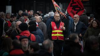 Nuevas huelgas parciales en Francia tras otra noche de disturbios
