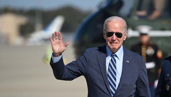 El presidente de los Estados Unidos, Joe Biden, llega para abordar el Air Force One en la Base Conjunta Andrews en Maryland el 20 de octubre de 2022. (Foto: MANDEL NGAN / AFP)