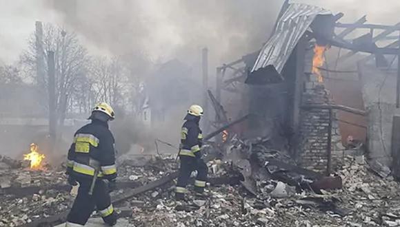 Edificios destruidos por las bombas lanzadas por Rusia en Dnipro, en el centro de Ucrania. (AFP).