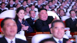 Reaparece Ri Sol-ju, la esposa de Kim Jong-un, tras más de un año de ausencia mediática