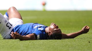 Yerry Mina salió lesionado en el Everton vs. Wolverhampton y preocupa 