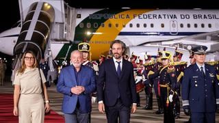 Cumbre de la Celac: Lula arranca su visita a Argentina con una ofrenda floral al libertador San Martín