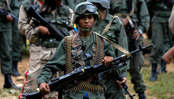 Los índices de criminalidad en los estados fronterizos venezolanos continúan su dinámica de violencia, afianzada en el accionar de los grupos armados irregulares y de las bandas criminales con alto poder de fuego que pugnan por el control de los negocios, el estatus y el poder en los territorios fronterizos de Venezuela. (Foto: AFP / Federico Parra)
