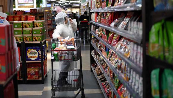 Una tendencia que se observa es que el consumidor peruano sea más meticuloso a la hora de comprar, debido a que hay una mayor conciencia sobre el ahorro. (Foto referencial: AFP)