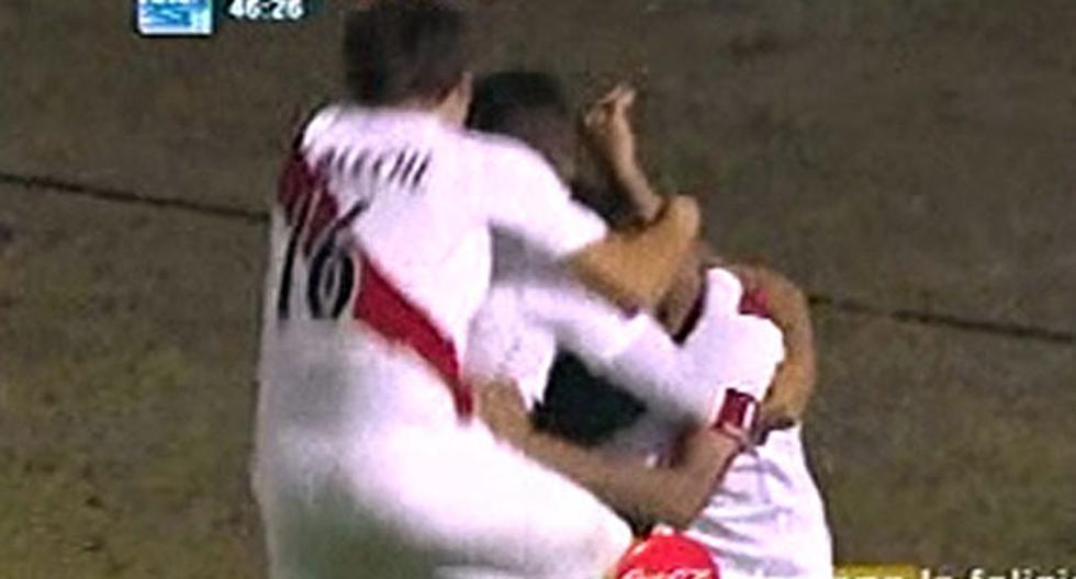 Alexander Succar hace el primer gol para Perú. (Foto: Captura)