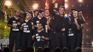 Alejandro Sanz canta con “dreamers” en los Grammy Latino