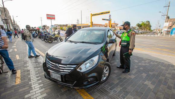 Conducir en sentido contrario se castiga con una multa de 520 soles: ¿existen excepciones?