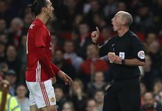YouTube: árbitro del derbi de Manchester olió a su asistente en extraña actitud
