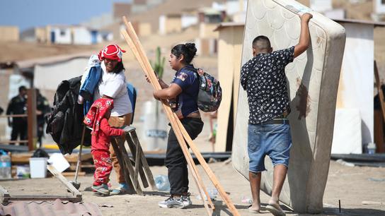Naplo: desalojan a más de 300 familias que ocupaban terreno del Estado
