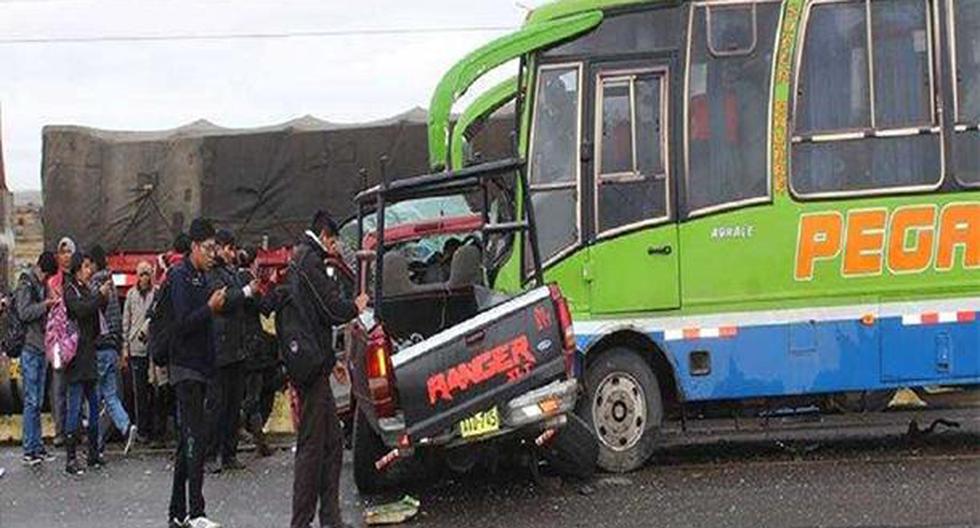 Perú. Un muerto y siete heridos deja choque entre una camioneta y un minibús en la vía Puno-Juliaca. (Foto: Agencia Andina)