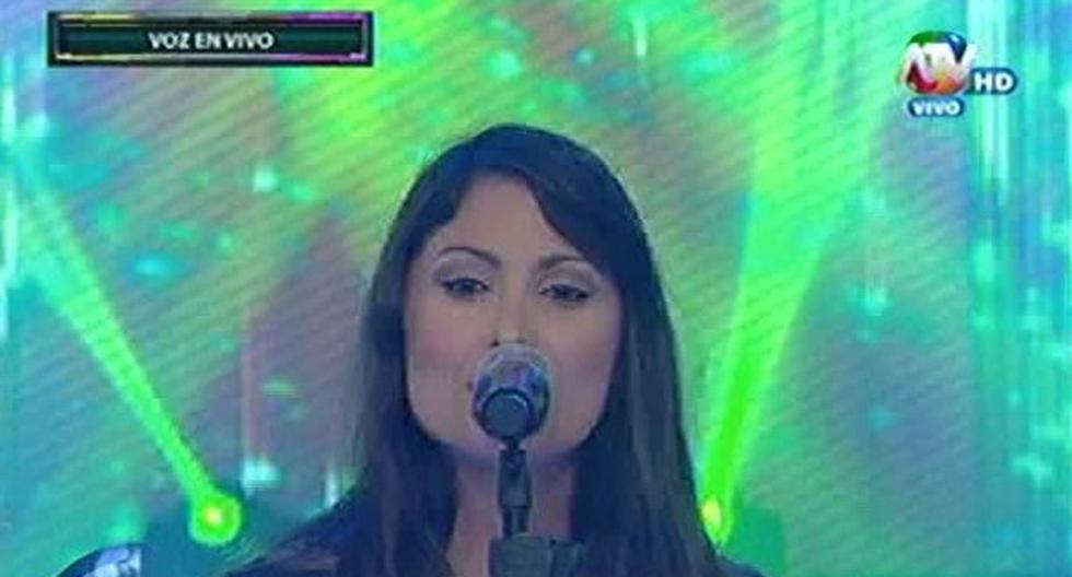 Lucía Covarrubias le canta a Alejandra Baigorria. (Foto: Captura ATV)