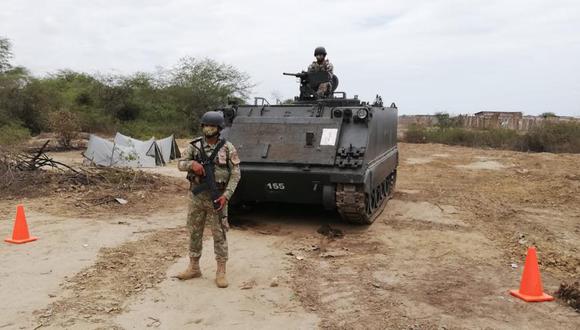 El Ejército peruano desplegó tropas para reforzar el control en Aguas Verdes, por donde migrantes de diversos países buscan cruzar sin documentación al Perú. (Fotos: Comando Conjunto de las Fuerzas Armadas)