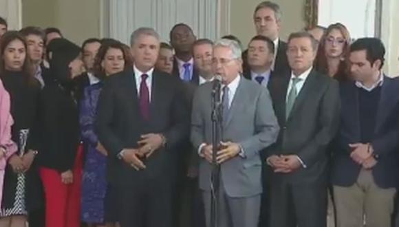 La polémica se acrecentó cuando el senador y ex presidente de Colombia, Álvaro Uribe, publicó en su cuenta de Twitter el video editado. (Foto: Captura Video)