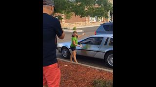 La encantadora reacción de una niña al ver un DeLorean [VIDEO]