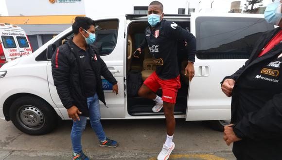 Pedro Aquino salió de un centro médico tras someterse a una resonancia. (Foto: Gonzalo Córdova /@photo.gec)