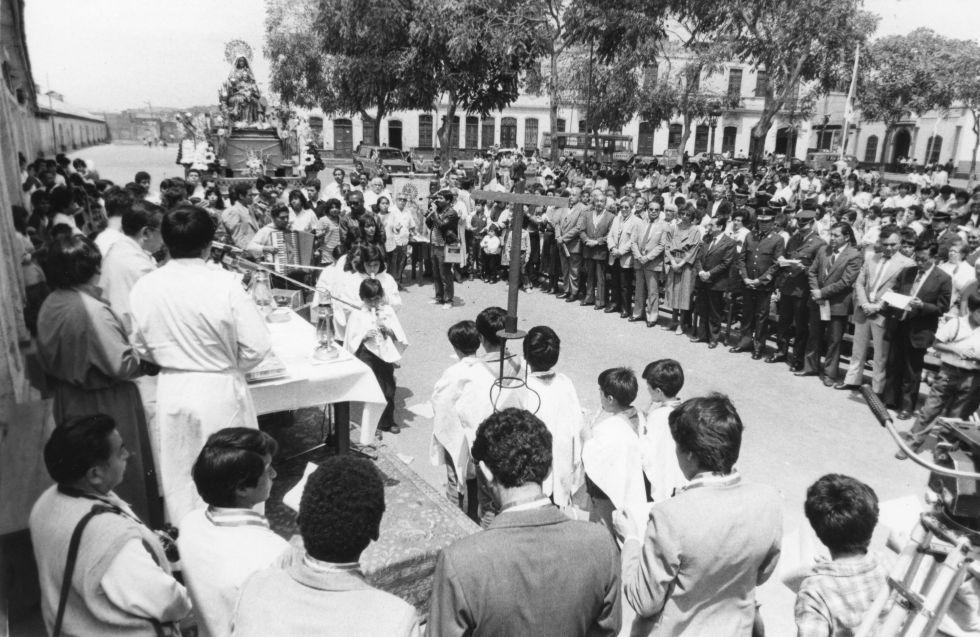 14 de setiembre de 1986. Comunión general en la iglesia Nuestra Señora de Monserrate. (Archivo Histórico El Comercio)