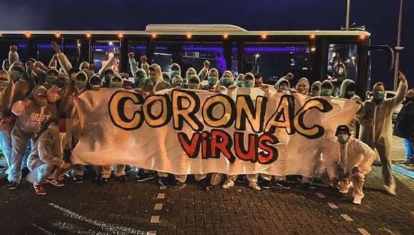 La lamentable imagen de los hinchas del NAC Breda burlándose del coronavirus | Foto: Ivan Castelló