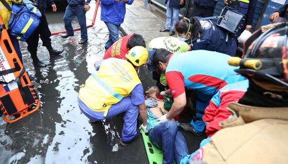 Tres heridos fueron atendidos debido al incendio en Mesa Redonda. (Foto: Municipalidad de Lima)