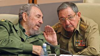 Documentos de la CIA revelan dos intentos para asesinar a Fidel y Raúl Castro