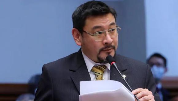 Luis Cordero Jon Tay no asiste al pleno “por motivo de salud” y dilata votación del informe que plantea suspenderlo 60 días. (Foto: Congreso)