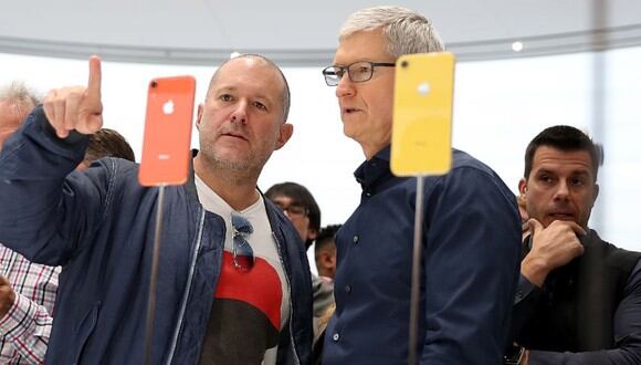 Jony Ive, una de las principales figuras de Apple en las últimas décadas y responsable de dar forma al iPhone y al iMac, abandonará la firma este año (Foto: AFP)