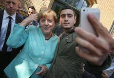 Refugiado sirio vs Facebook por ‘selfie’ con Merkel usado para difamarlo de terrorista