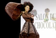 Vestidos de chocolate protagonizan inusual desfile de modas