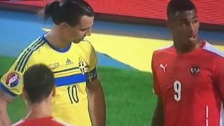 ¿Intocable? Ibrahimovic miró extrañamente a rival que lo marcó