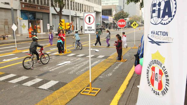 Exhibición de BMX y capacitación a niños en el Centro Histórico - 5