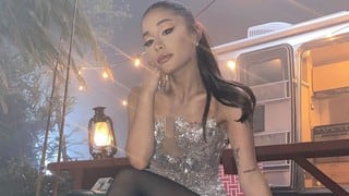 Ariana Grande les recuerda a sus seguidores que deben vacunarse contra el COVID-19