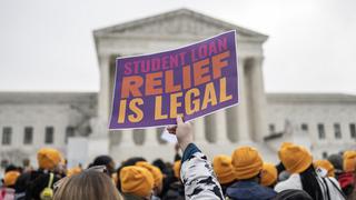EE.UU.: Cientos de estudiantes exigen al Supremo el perdón de la deuda estudiantil
