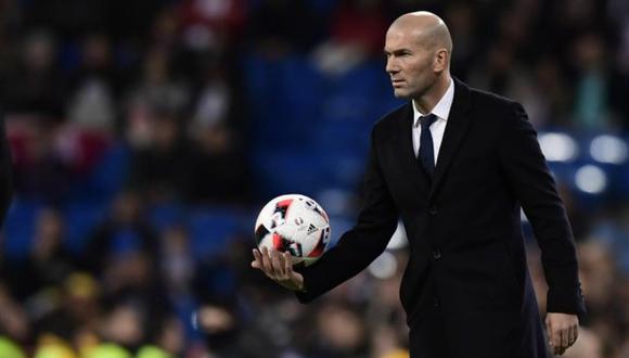 Zinedine Zidane es señalado, por la prensa internacional, como el gran culpable de la estrepitosa caída del Real Madrid por 3-0 ante Barcelona en el clásico español. (Foto: AFP)