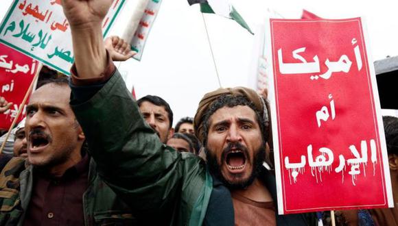 Manifestantes leales a los hutíes en Yemen protestan contra EE.UU. por redesignar al movimiento como "grupo terrorista global". (Getty Images).
