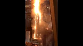 Varios heridos en gigantesco incendio en un edificio de 48 pisos en Emiratos | VIDEOS