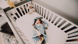 Qué es el ‘ruido blanco’ y cómo ayuda al bebé a dormir mejor
