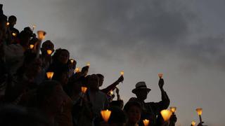FOTOS: con velas, cientos de venezolanos oraron por la salud de Hugo Chávez
