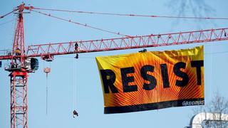Manifestantes de Greenpeace desafían a Trump en Washington